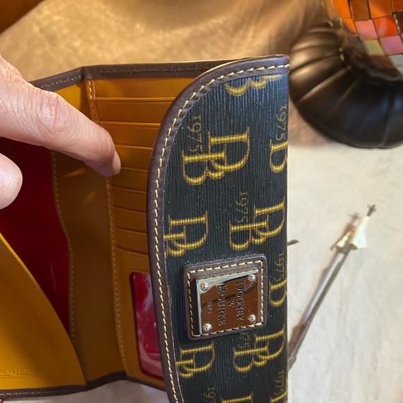 Dooney & Bourke matching purse and wallet - Picture 9 of 11